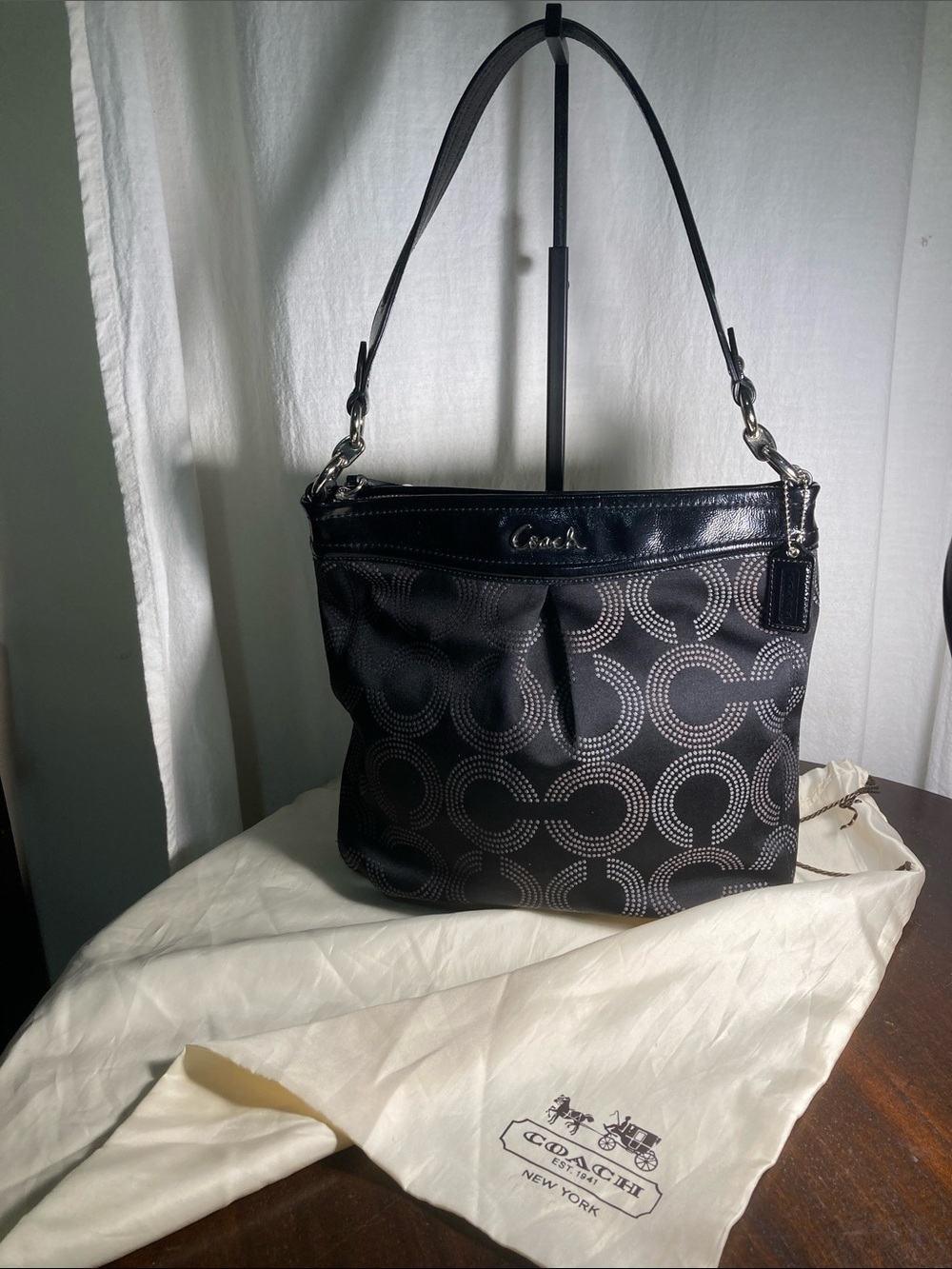 Coach Ashley Dotted Op Art shoulder bag made of jacquard fabric and leather